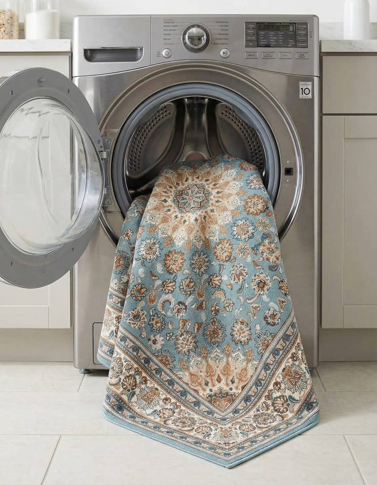 Detail image of 7' 10 x 7' 10  Washable Traditional Indoor / Outdoor Square Rug