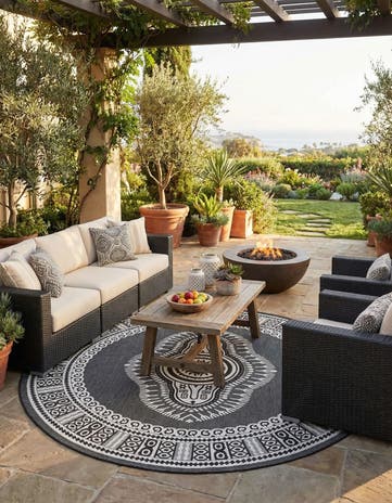 10' x 10' Easy-Clean Traditional Indoor / Outdoor Round Rug
