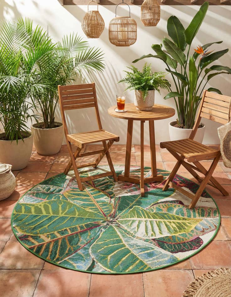 Detail image of 4' x 4'  Washable Botanical Indoor / Outdoor Round Rug