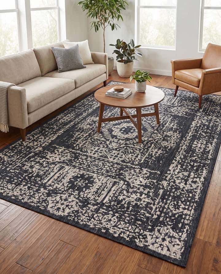 7' 10 x 11' Easy-Clean Traditional Indoor / Outdoor Rug