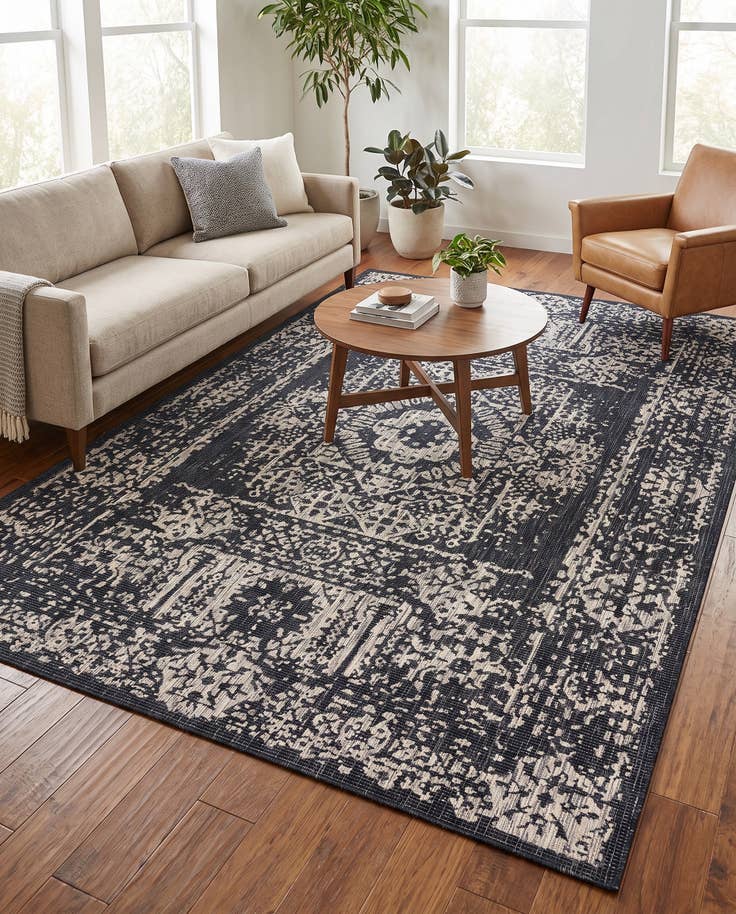 Detail image of 7' 10 x 11' Easy-Clean Traditional Indoor / Outdoor Rug