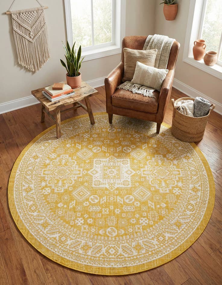 Detail image of 7' 10 x 7' 10 Easy-Clean Aztec Indoor / Outdoor Round Rug