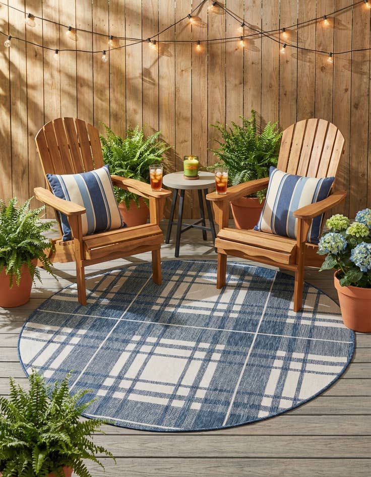 Detail image of  6' x 6'  Washable Checkered Indoor / Outdoor Round Rug