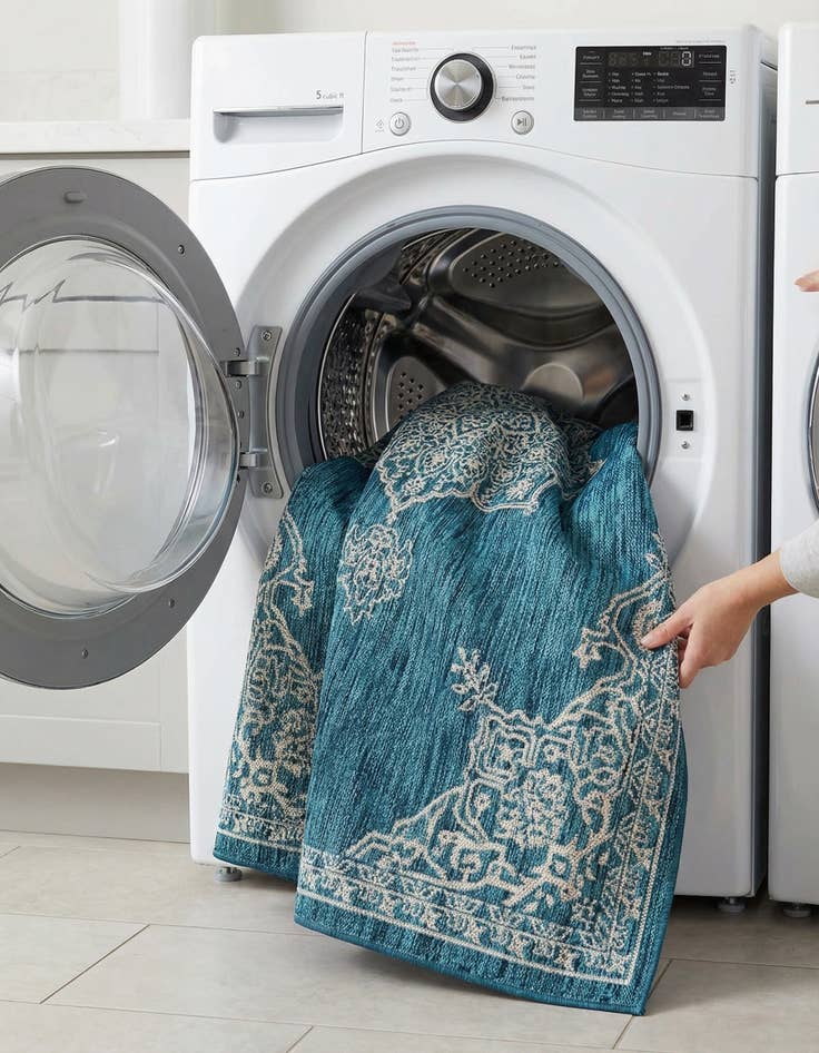 Detail image of 5' 3 x 8'  Washable Traditional Indoor / Outdoor Rug