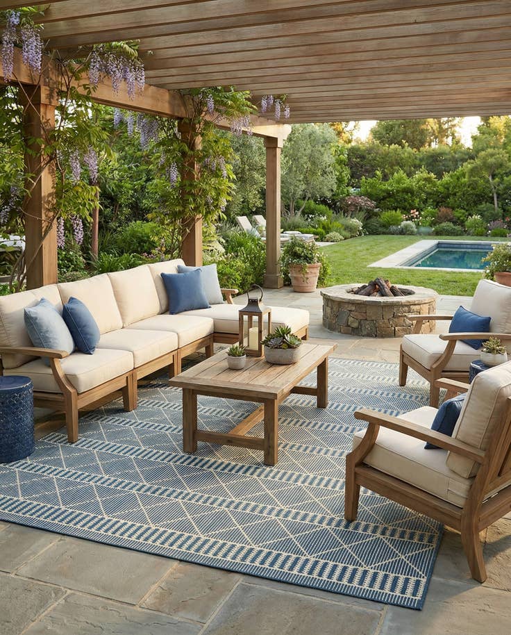 Detail image of 10' x 12' Easy-Clean Lattice Indoor / Outdoor Rug