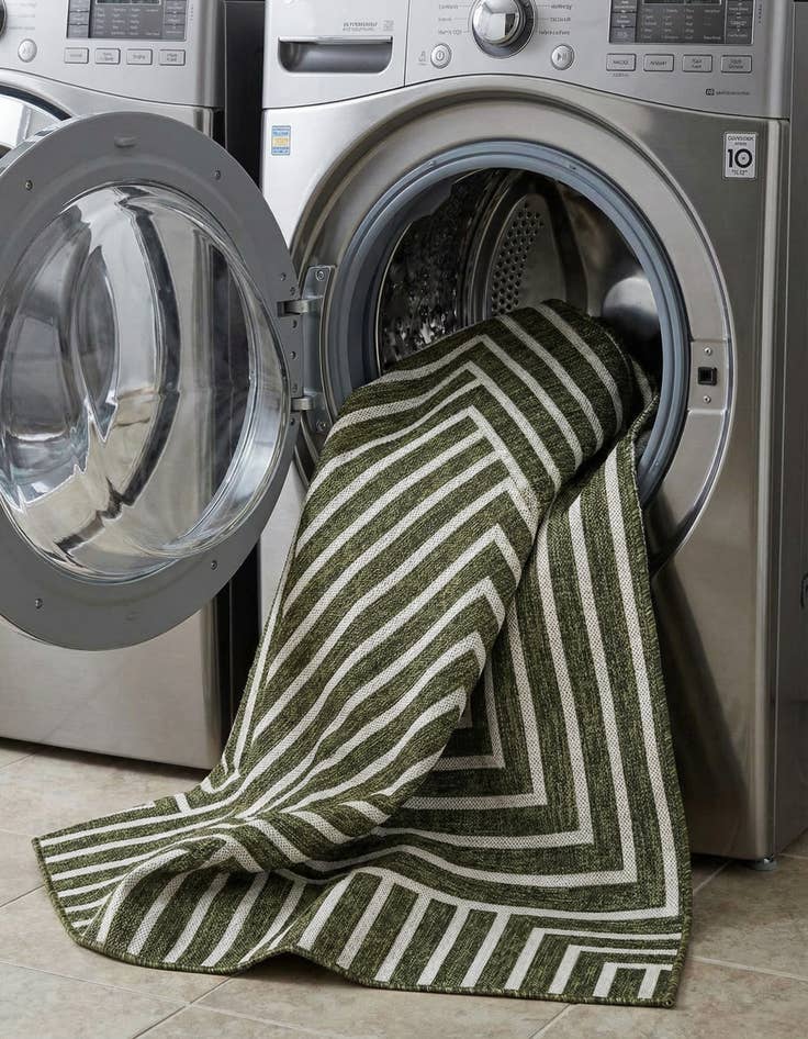 Detail image of  6' x 6'  Washable Modern Indoor / Outdoor Round Rug