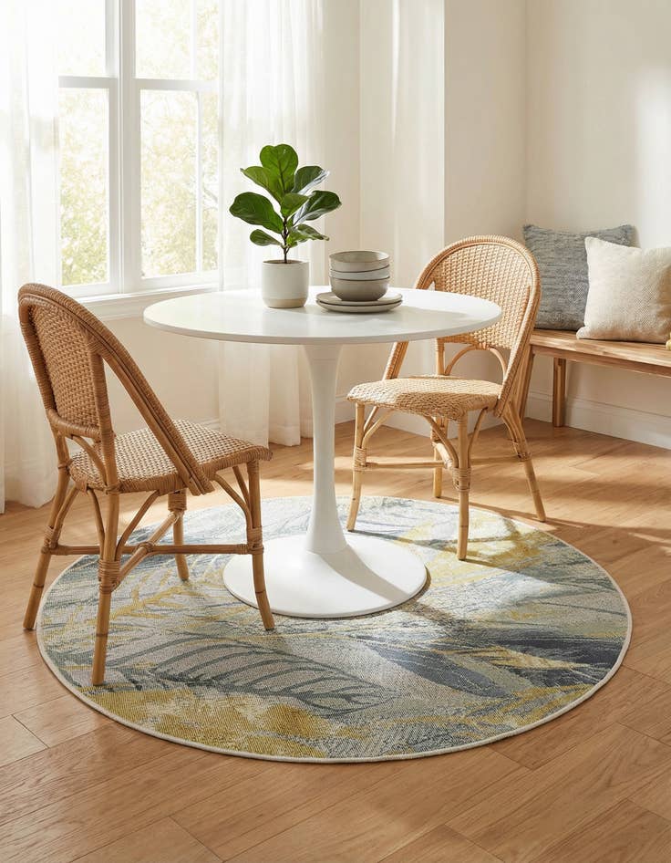 Detail image of 4' x 4'  Washable Botanical Indoor / Outdoor Round Rug