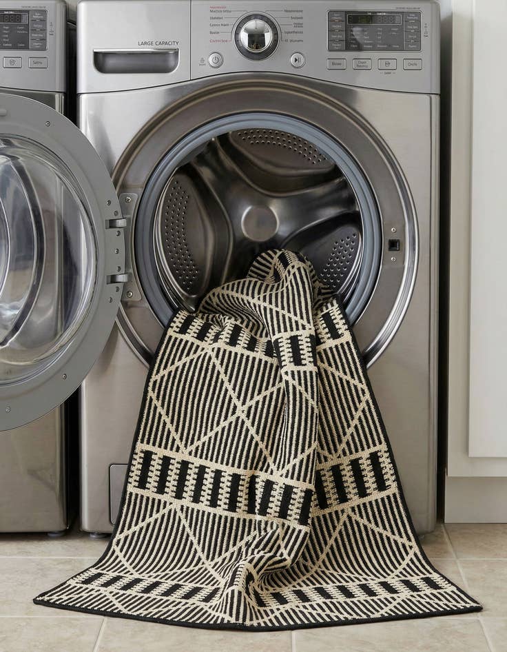 Detail image of  2' x 6'  Washable Lattice Indoor / Outdoor Runner Rug