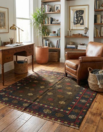 3' 10 x 4' 4 Hand Knotted Sumak Wool Square Rug
