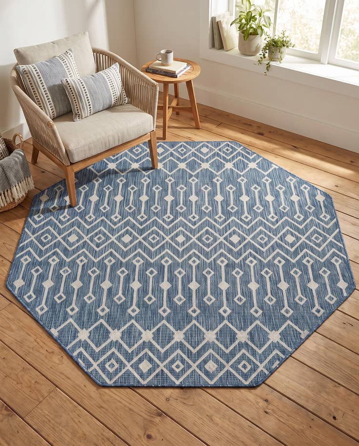 Detail image of 7' x 7' Easy-Clean Lattice Indoor / Outdoor Octagon Rug