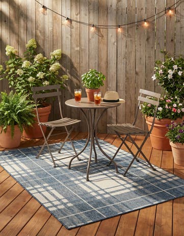 Blue Easy-Clean Checkered Indoor / Outdoor Rug