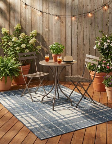 Blue Easy-Clean Checkered Indoor / Outdoor Rug