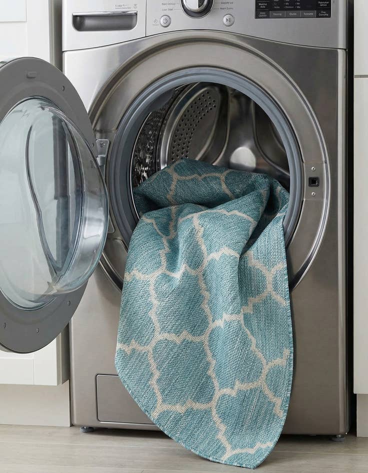 Detail image of 7' 10 x 10'  Washable Trellis Indoor / Outdoor Oval Rug