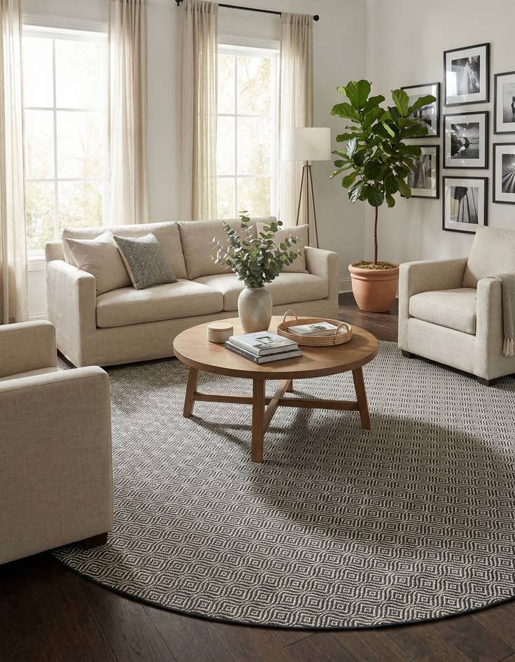 Detail image of 13' x 13' Easy-Clean Trellis Indoor / Outdoor Round Rug