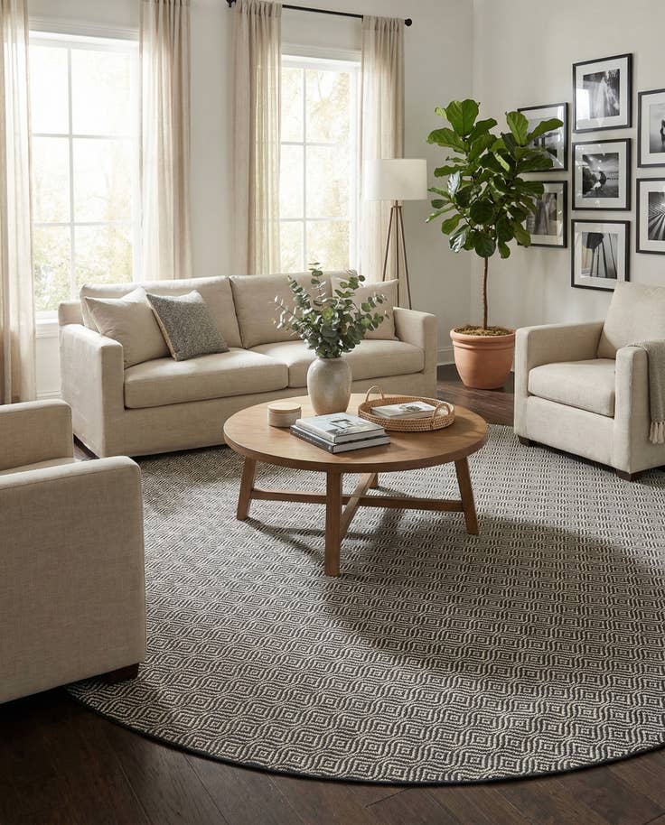 Detail image of 13' x 13' Easy-Clean Lattice Indoor / Outdoor Round Rug