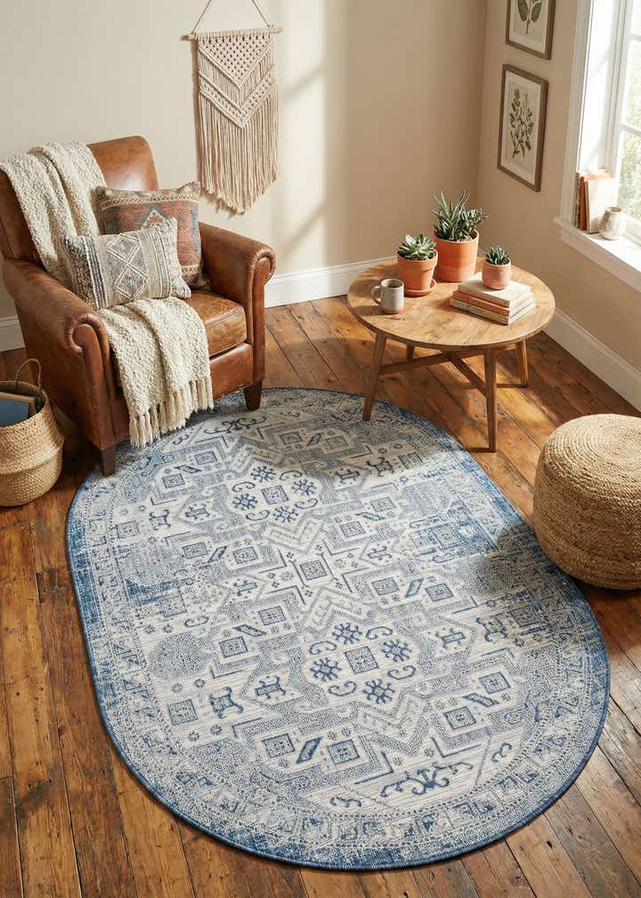 5' 3 x 8' Easy-Clean Aztec Indoor / Outdoor Oval Rug
