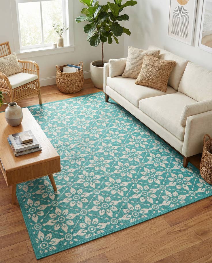 Detail image of 6' x 9' Easy-Clean Lattice Indoor / Outdoor Rug
