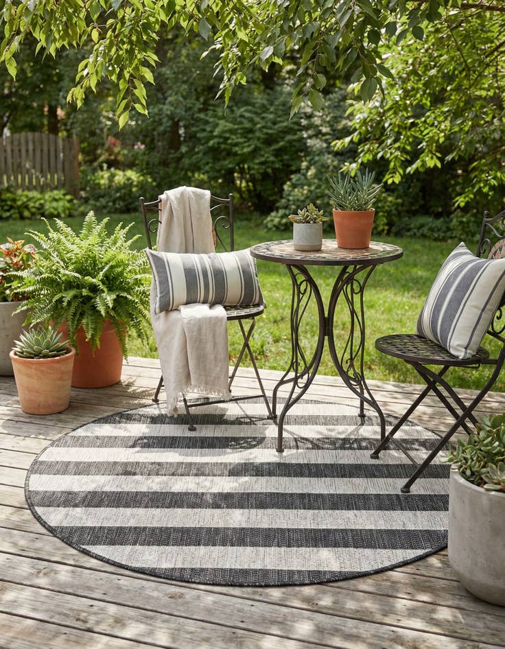 Detail image of 4' x 4'  Washable Striped Indoor / Outdoor Round Rug
