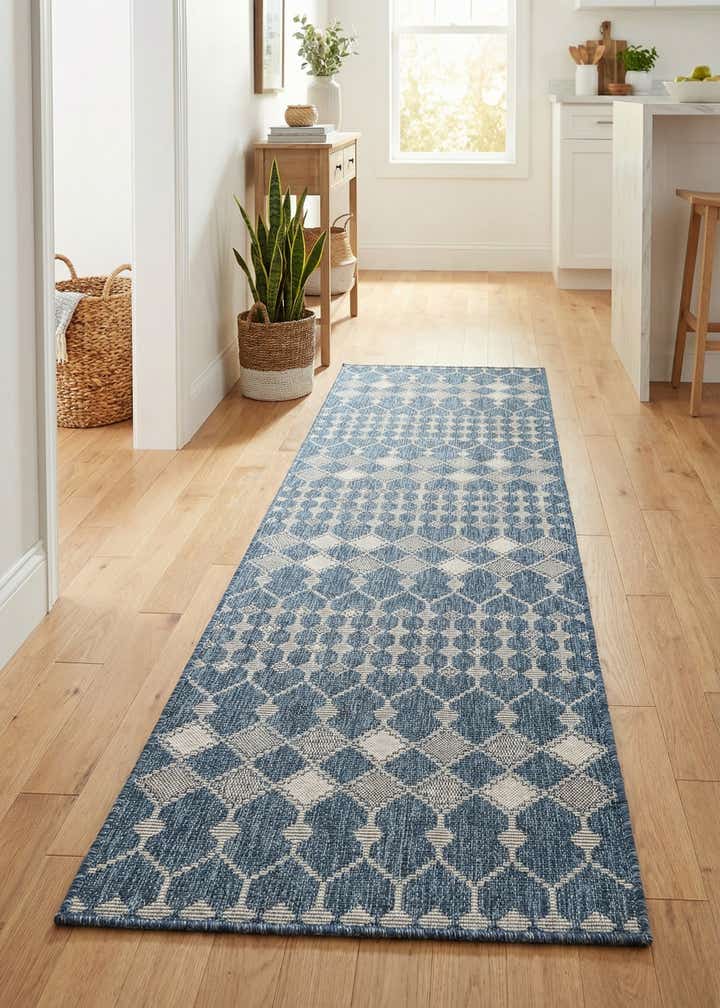 2' 7 x 10' Easy-Clean Trellis Indoor / Outdoor Runner Rug