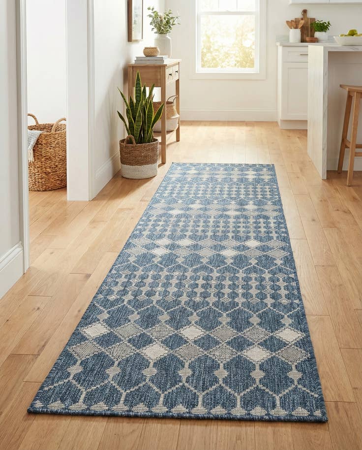 Detail image of 2' 7 x 10' Easy-Clean Trellis Indoor / Outdoor Runner Rug