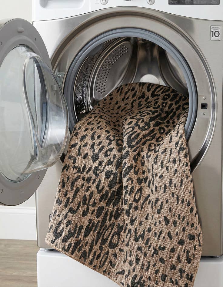 Detail image of 6' x 9'  Washable Safari Indoor / Outdoor Rug