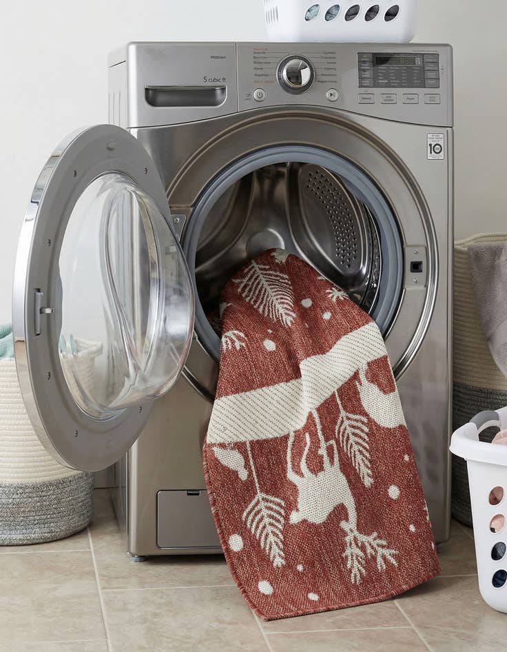 Detail image of 2' x 3'  Washable Holiday Indoor / Outdoor Rug