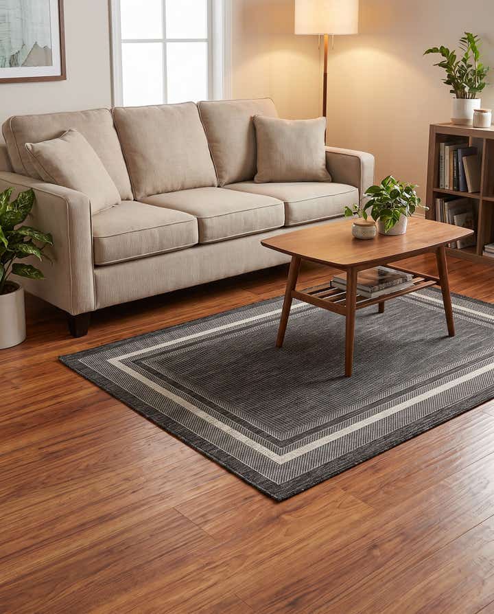 4' x 6' Easy-Clean Border Indoor / Outdoor Rug