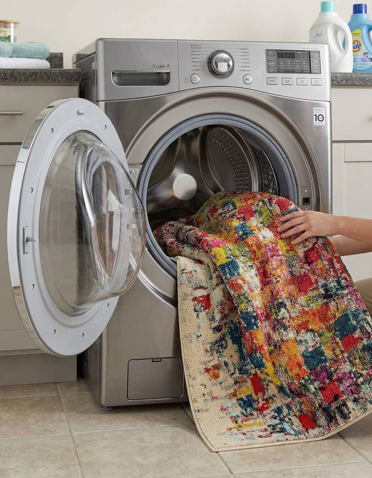 Detail image of 3' 3 x 5' 3  Washable Casablanca Rug