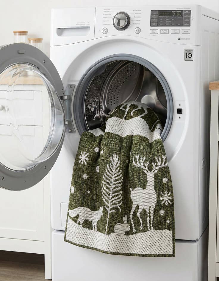 Detail image of  2' x 3'  Washable Holiday Indoor / Outdoor Rug