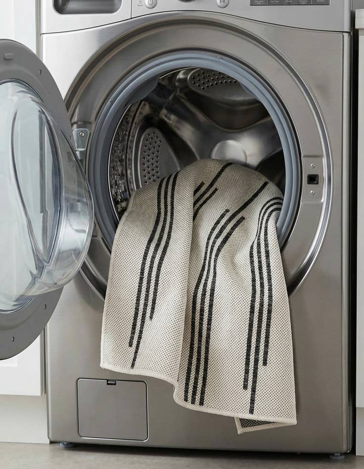 Detail image of  2' x 3'  Washable Modern Indoor / Outdoor Rug