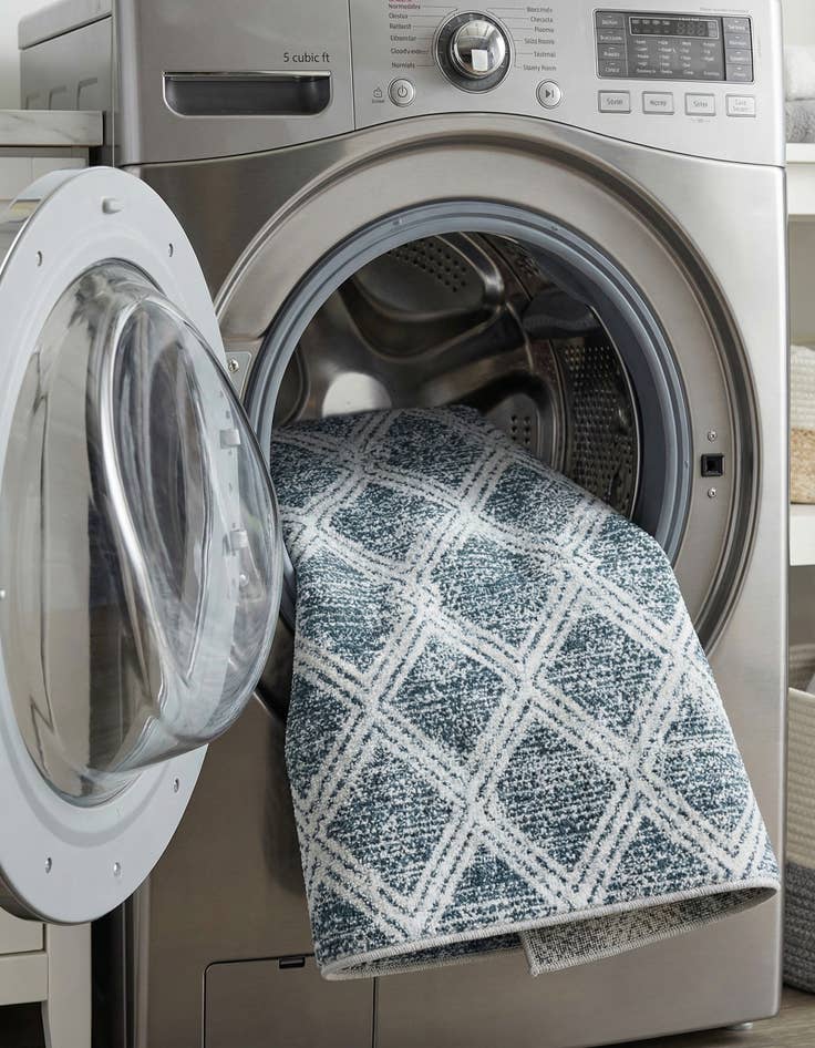 Detail image of 3' 3 x 5' 3 Kamala Washable Rug