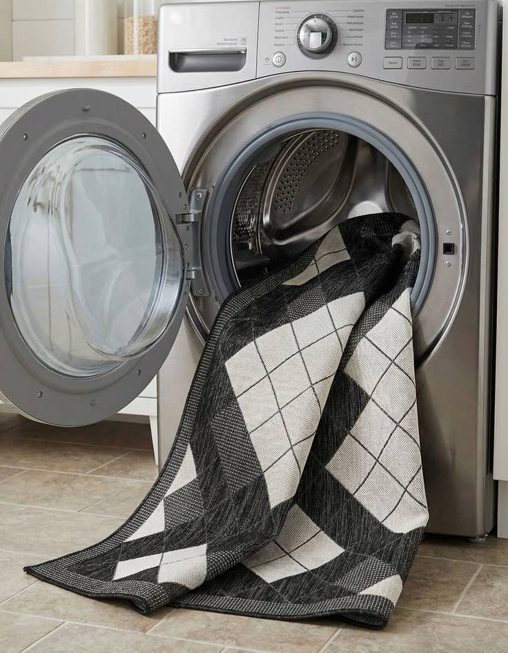 Detail image of 7' x 10'  Washable Modern Indoor / Outdoor Rug