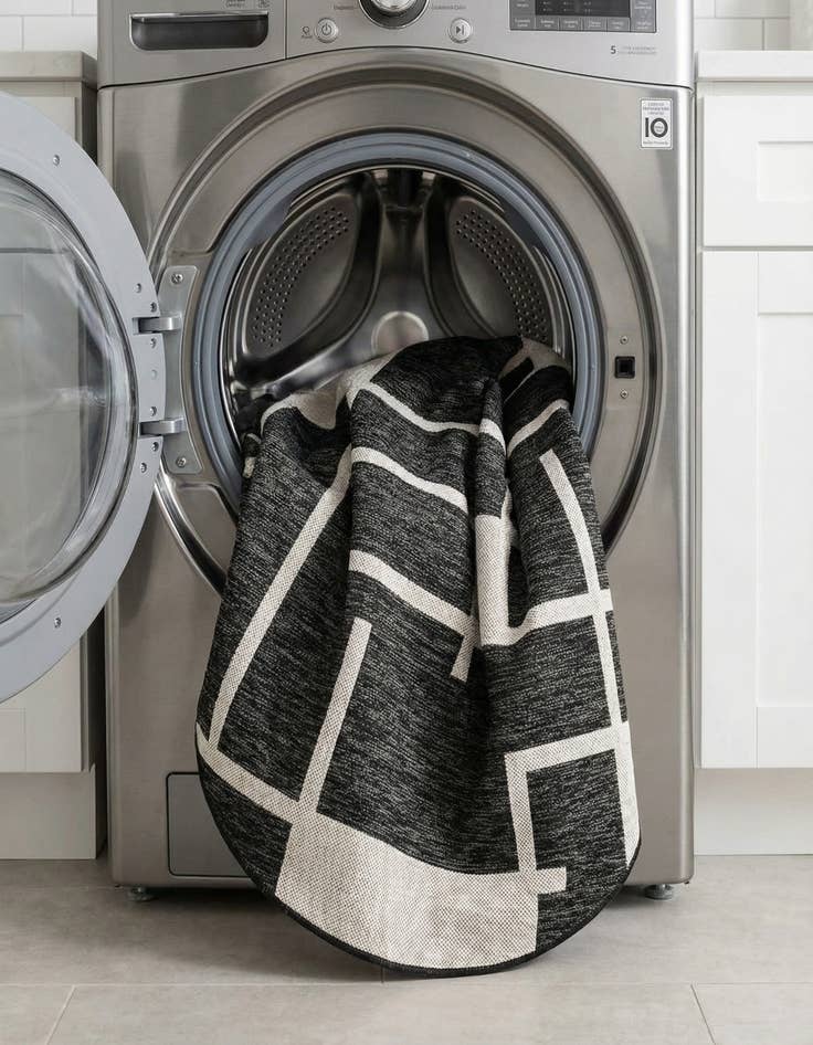 Detail image of 6' x 6'  Washable Modern Indoor / Outdoor Round Rug