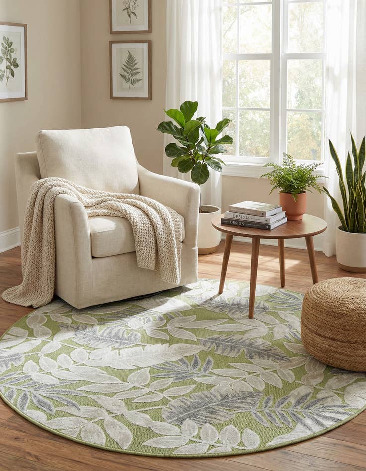 Detail image of  4' 5 x 4' 5  Washable Botanical Indoor / Outdoor Round Rug