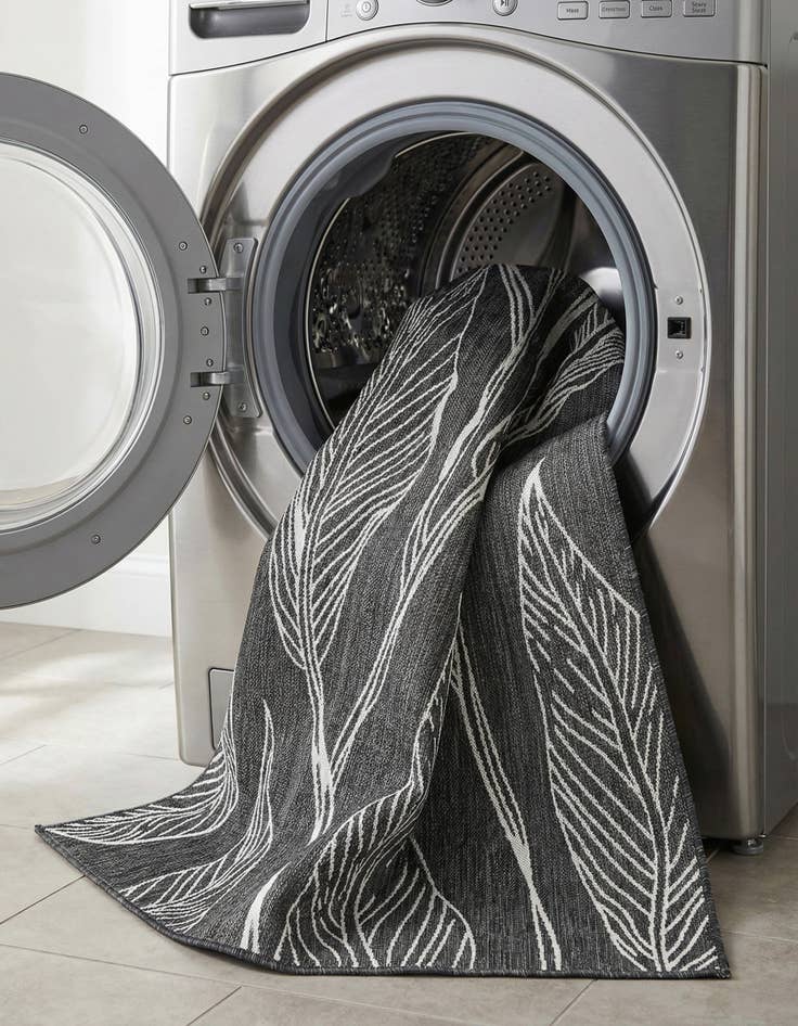 Detail image of 6' x 9'  Washable Botanical Indoor / Outdoor Rug