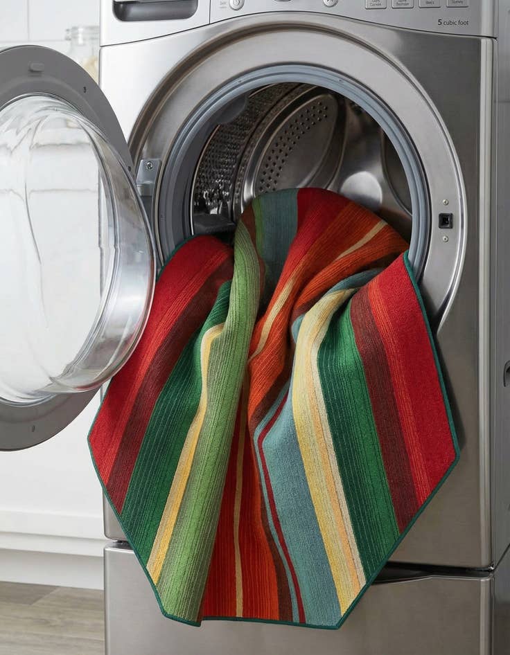 Detail image of 7' x 7'  Washable Modern Indoor / Outdoor Octagon Rug