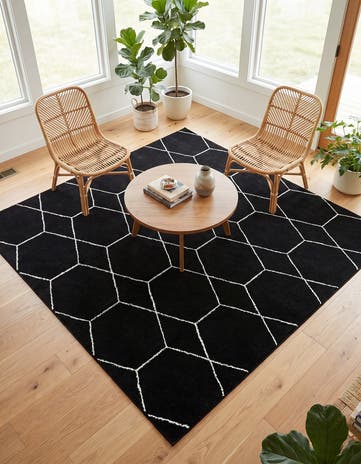 7' 10 x 7' 10 Lattice Frieze Square Rug