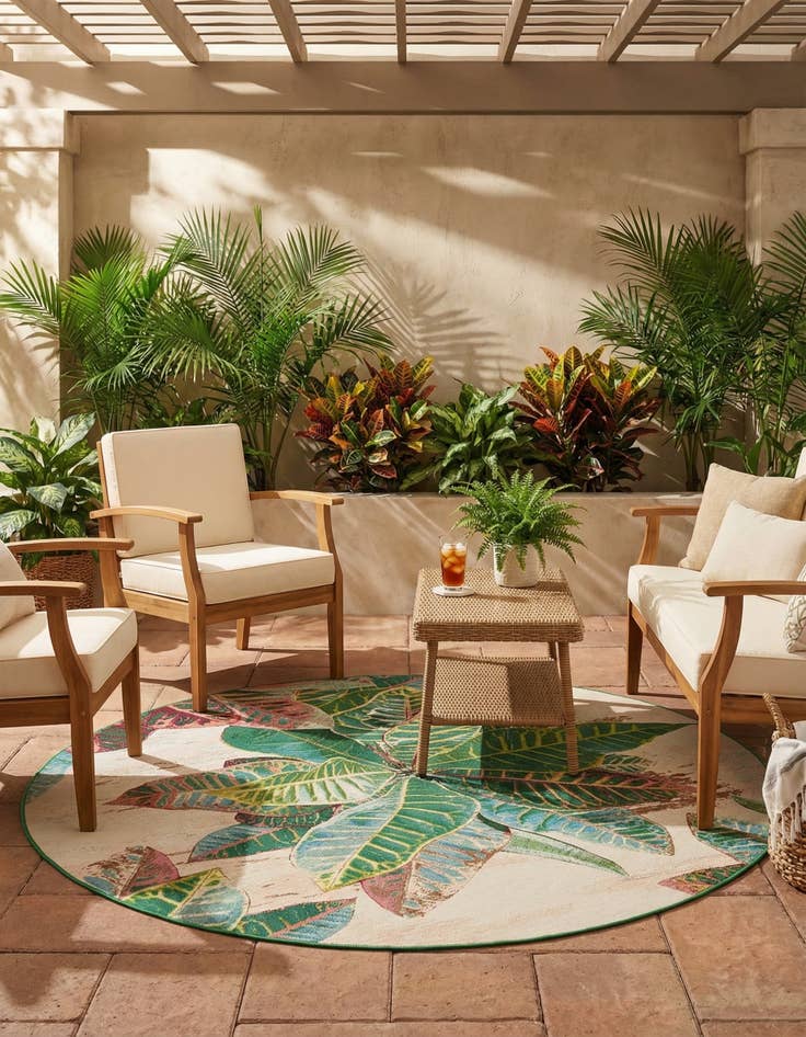 Detail image of 7' 10 x 7' 10  Washable Botanical Indoor / Outdoor Round Rug