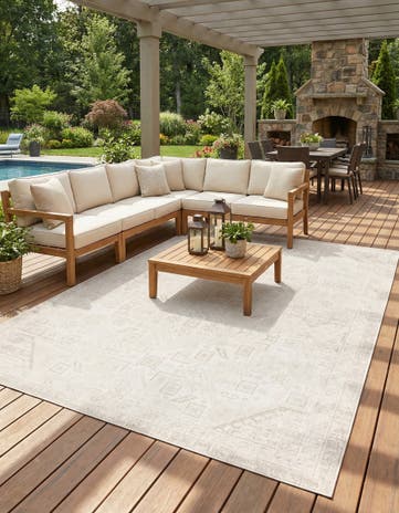 Light Gray Easy-Clean Aztec Indoor / Outdoor Rug