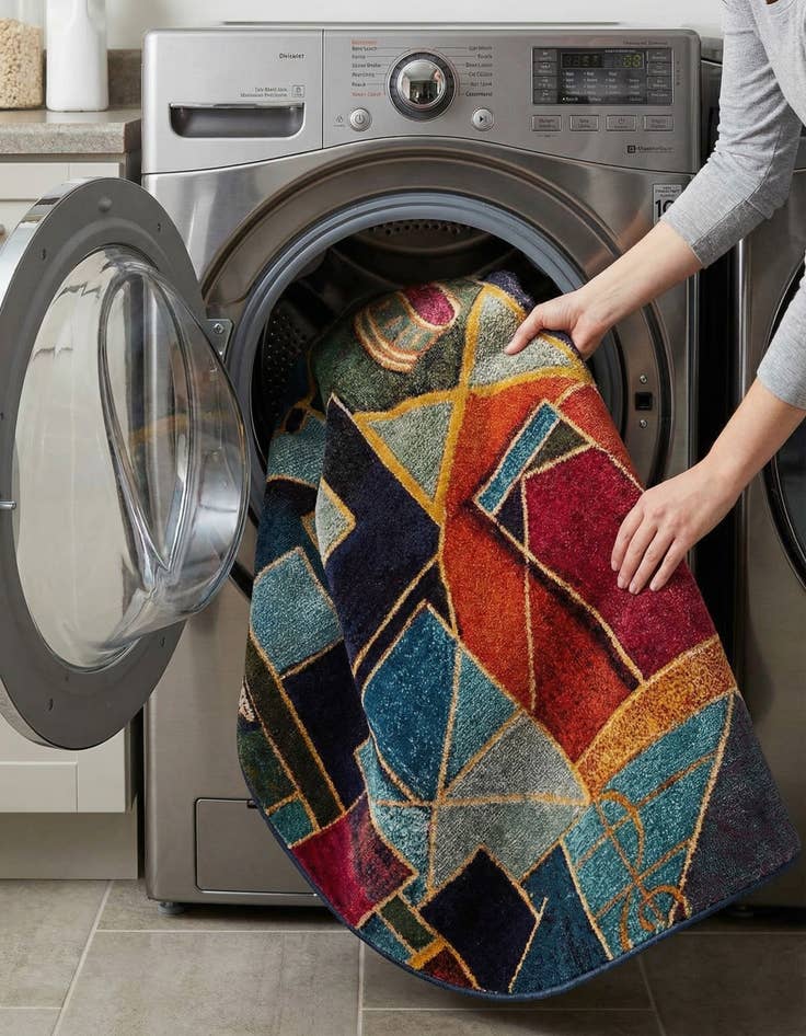 Detail image of 7' 10 x 7' 10  Washable Haerfest Round Rug