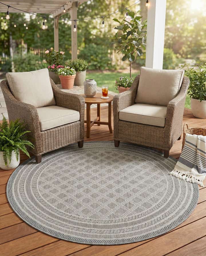 5' 1 x 5' 1 Easy-Clean Trellis Indoor / Outdoor Round Rug