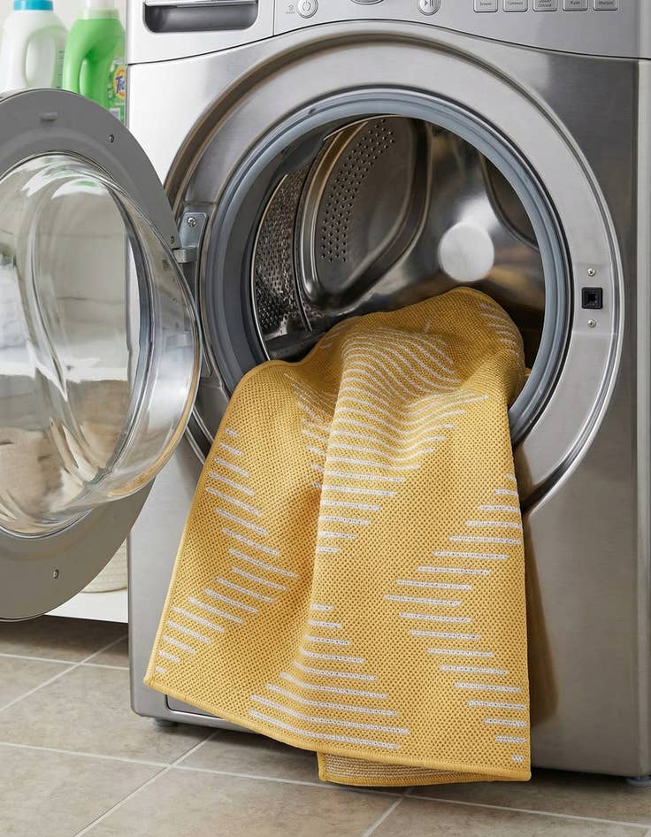 Detail image of  2' x 3'  Washable Modern Indoor / Outdoor Rug