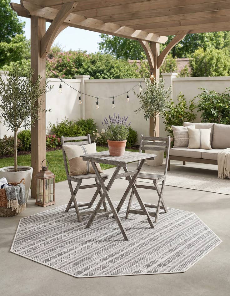 Detail image of 5' 3 x 5' 3 Easy-Clean Striped Indoor / Outdoor Octagon Rug