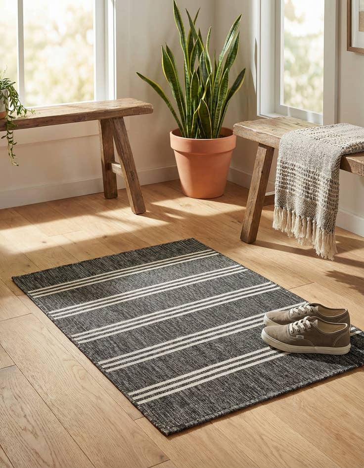 Detail image of 1' 4 x 1' 4  Washable Jill Zarin Indoor / Outdoor Sample Rug