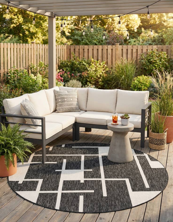 Detail image of 6' x 6'  Washable Modern Indoor / Outdoor Round Rug