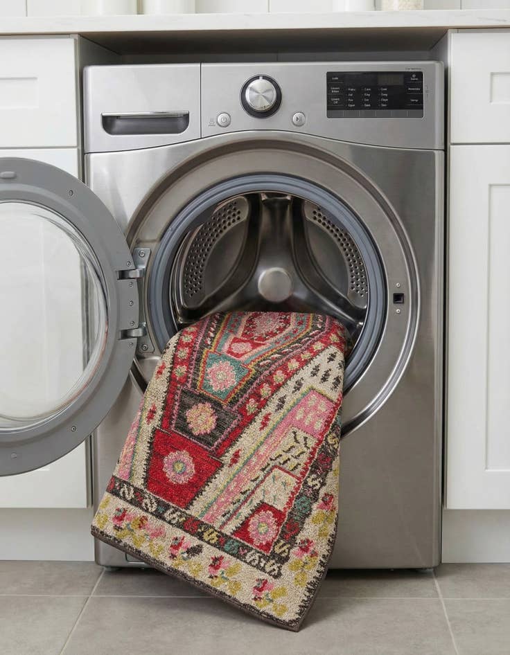 Detail image of 1' 4 x 1' 4  Washable Santa Fe Sample Rug