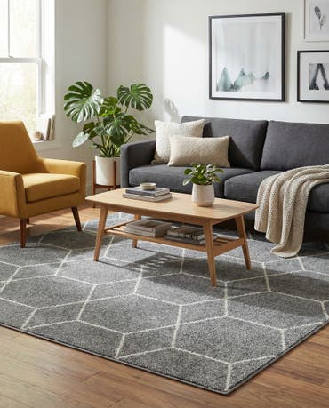  4' 5 x 5' Lattice Frieze Square Rug