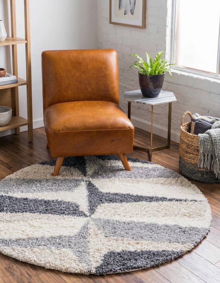 Detail image of  3' 3 x 3' 3 Athena Shag Round Rug