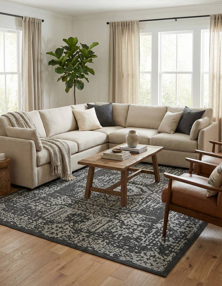 Detail image of 10' x 13'  Washable Traditional Indoor / Outdoor Rug