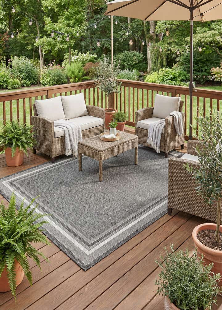 9' x 12' Easy-Clean Border Indoor / Outdoor Rug